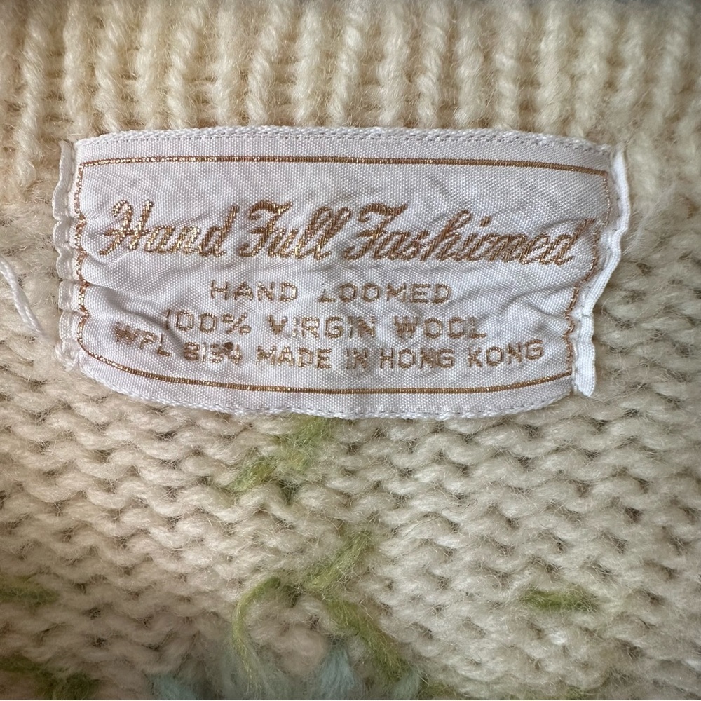 Vintage Hand-Loomed Wool Floral Cardigan – Made in Hong Kong Small 50s 60s - Picture 11 of 16